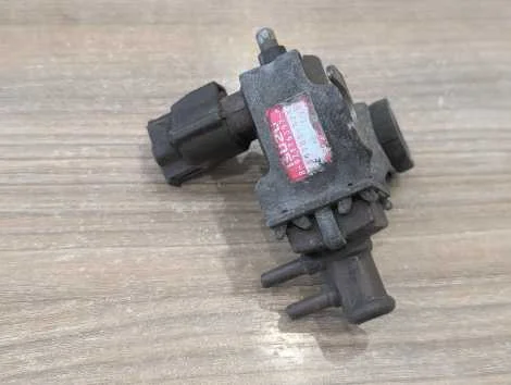 Вакуумный клапан Isuzu Bighorn UBS69DW 4JG2 - изображение 1