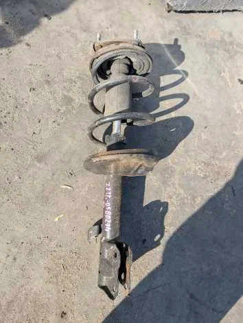 Стойка Mitsubishi Colt Z27A 4G15 Лев. Перед. - изображение 1
