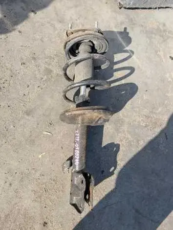 Стойка Mitsubishi Colt Z27A 4G15 Лев. Перед.