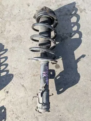 Стойка Nissan Juke NF15 MR16DDT Прав. Перед.
