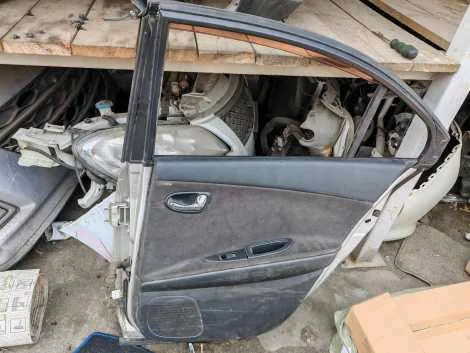 Дверь Nissan Primera TP12 QR20DE Прав. Задн. - миниатюра 3