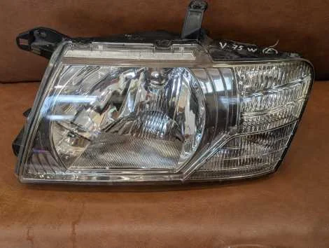 Фара Mitsubishi Pajero V75W 6G74 Лев. Перед. - изображение 1