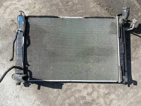Радиатор охлаждения Nissan Elgrand TE52 QR25DE