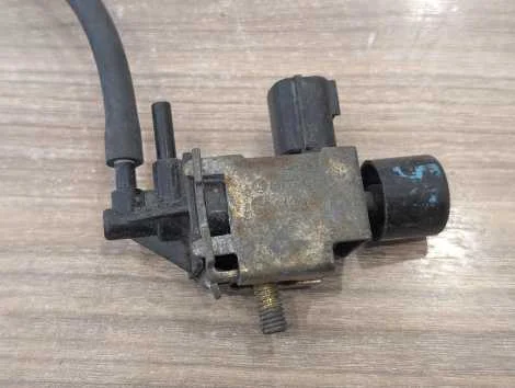 Вакуумный клапан Nissan Cefiro A33 VQ20DE - изображение 1