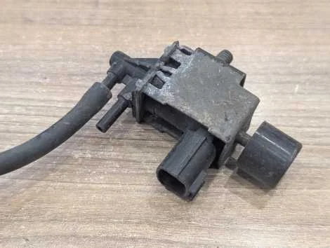 Вакуумный клапан Nissan Cefiro A33 VQ20DE - миниатюра 2