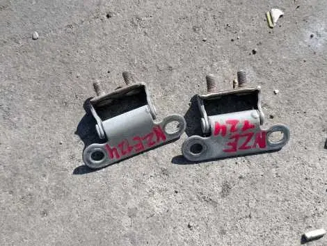 Петли 5-й двери Toyota Allex NZE124 1NZ-FE