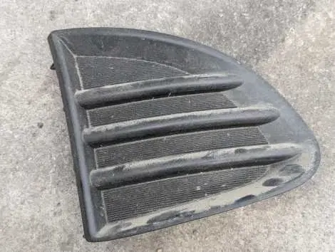 Заглушка бампера Toyota Corolla Fielder NZE161G 1NZ-FE Прав. Перед.