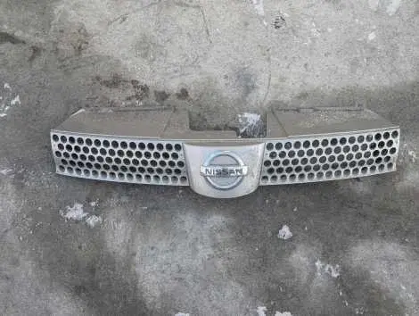 Решетка радиатора Nissan Lafesta B30 MR20DE