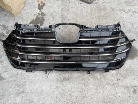 Решетка радиатора Honda Odyssey RC1 K24W - изображение 1