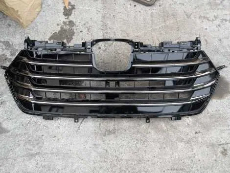 Решетка радиатора Honda Odyssey RC1 K24W - изображение 1