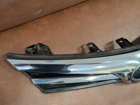 Решетка радиатора Toyota Corolla ZRE181 1ZR-FE - миниатюра 7