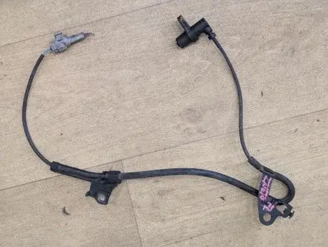 Датчик abs Toyota Wish ZNE10G 1ZZ-FE Лев. Перед.
