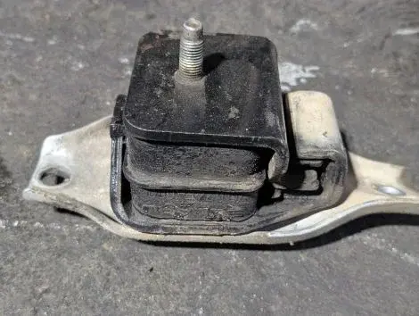 Подушка двигателя Subaru Forester SH5 EJ204 Прав.