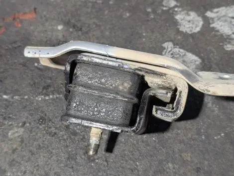 Подушка двигателя Subaru Forester SH5 EJ204 Лев.