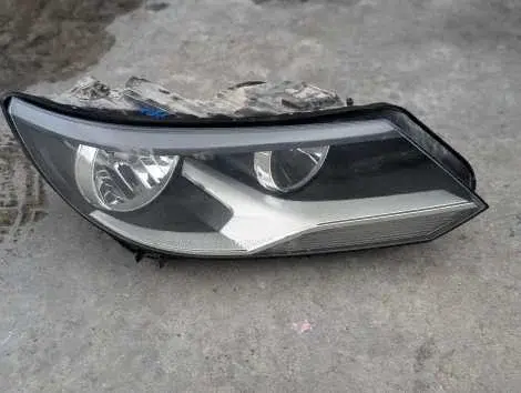 Фара Volkswagen Tiguan 5N1, 5N2 CCZC, CAWA Прав. Перед.