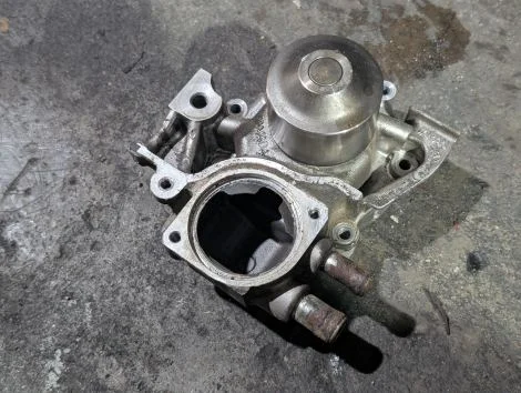 Помпа Subaru Forester SH5 EJ204 - изображение 1