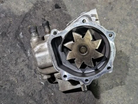 Помпа Subaru Forester SH5 EJ204 - миниатюра 2