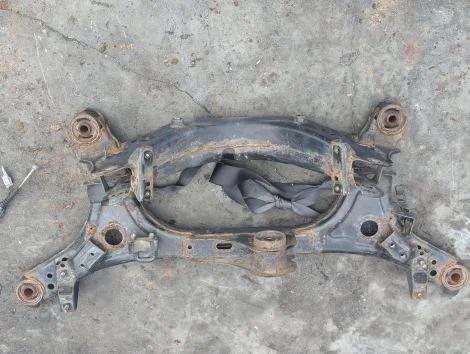 Балка Nissan Serena CNC25 MR20DE Задн. - изображение 1