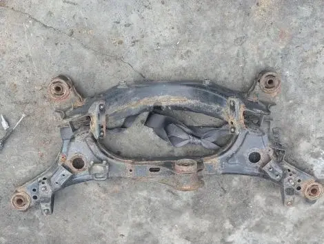 Балка Nissan Serena CNC25 MR20DE Задн.