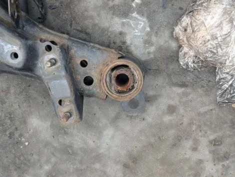 Балка Nissan Serena CNC25 MR20DE Задн. - миниатюра 4