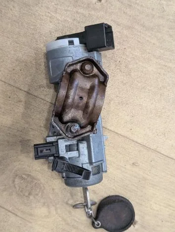 Замок зажигания Nissan Vanette SK82VN F8 - миниатюра 2
