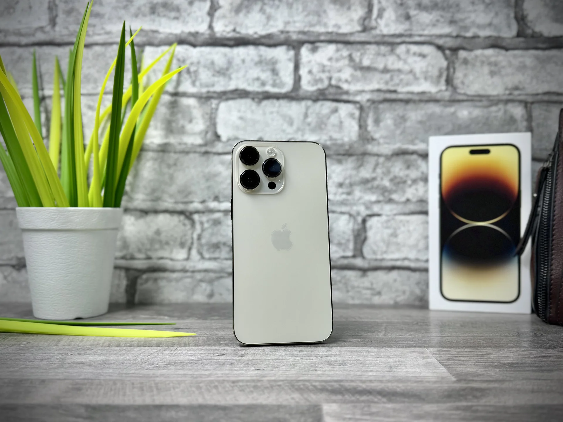 iPhone 14 Pro Max 256Gb Gold - миниатюра 4