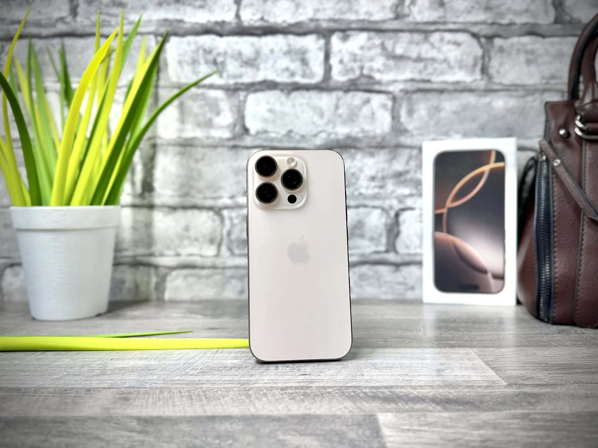 iPhone 16 Pro 512Gb Desert Titanium - миниатюра 4