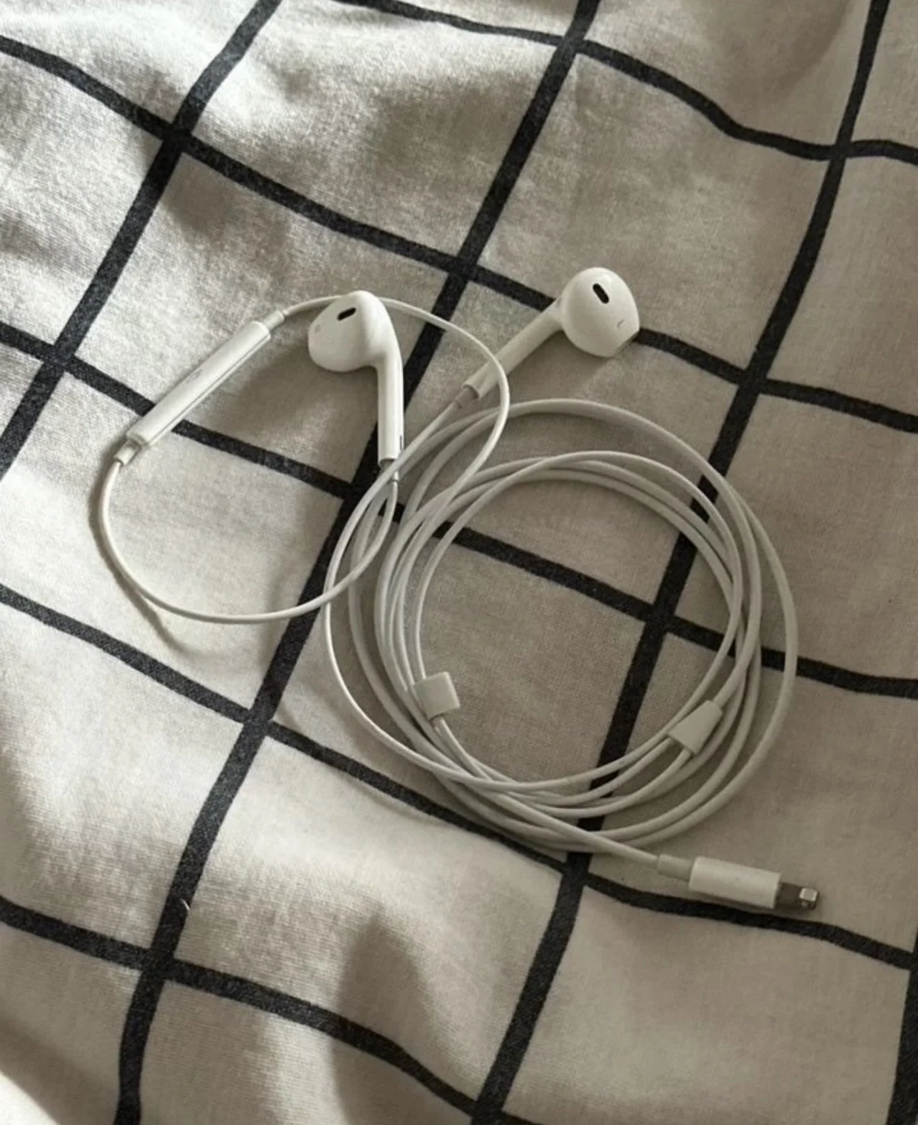 Earpods lightning оригинал - миниатюра 2