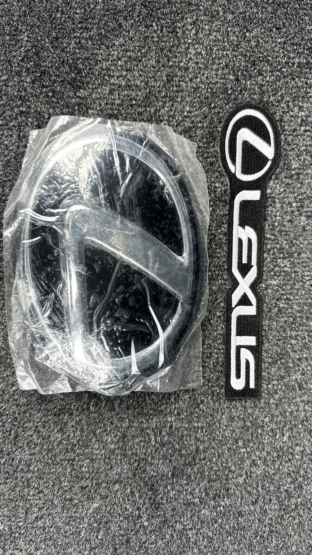 Оригинальная эмблема решетки радиатора для Lexus