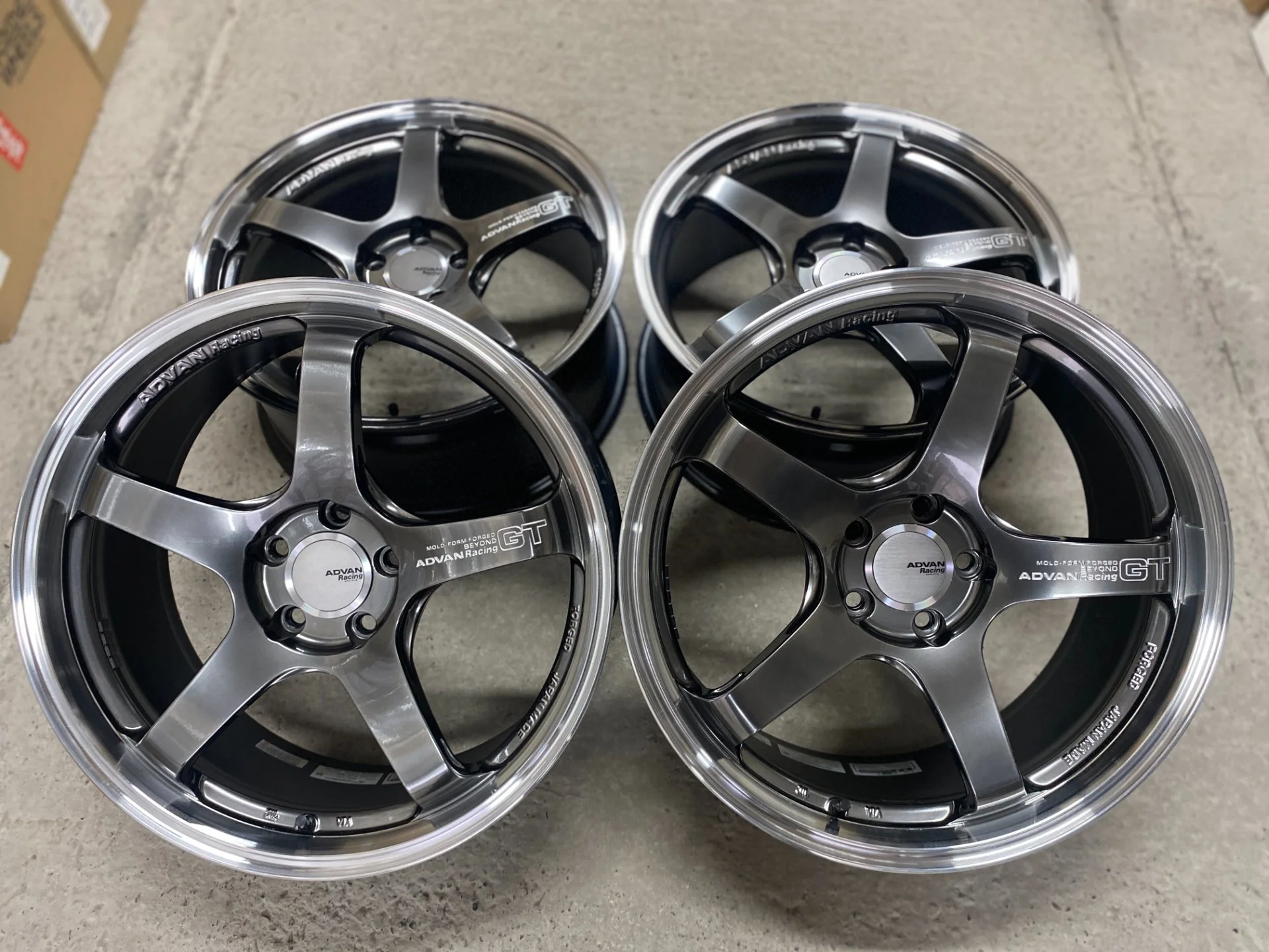 Yokohama Advan Racing GT Beyond 19'' 8.5J ET+45 PCD 5*112 Forged