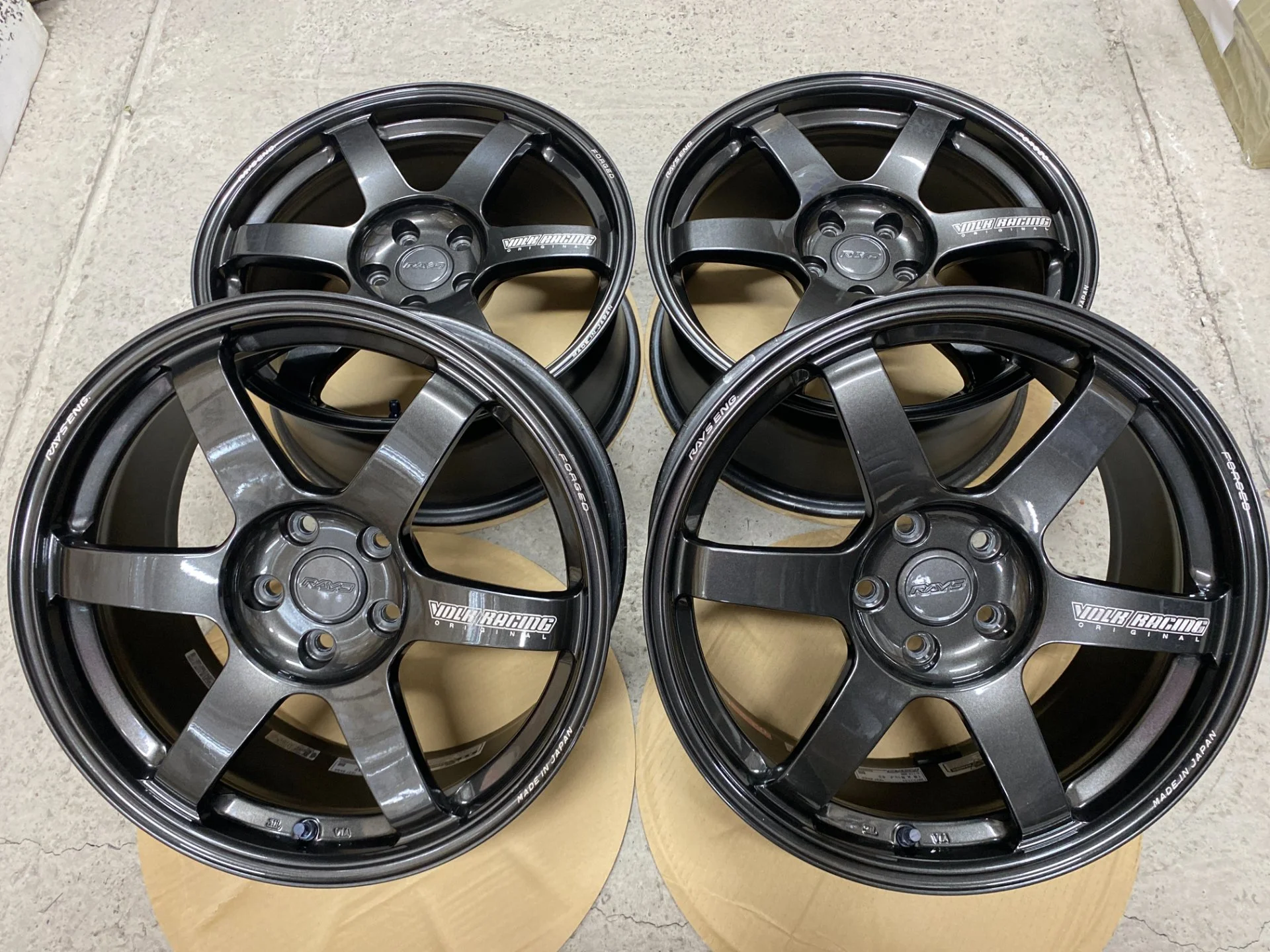 Rays Volk Racing TE37 Saga 18'' 8.5J ET+42 PCD 5*112 Forged Face 2