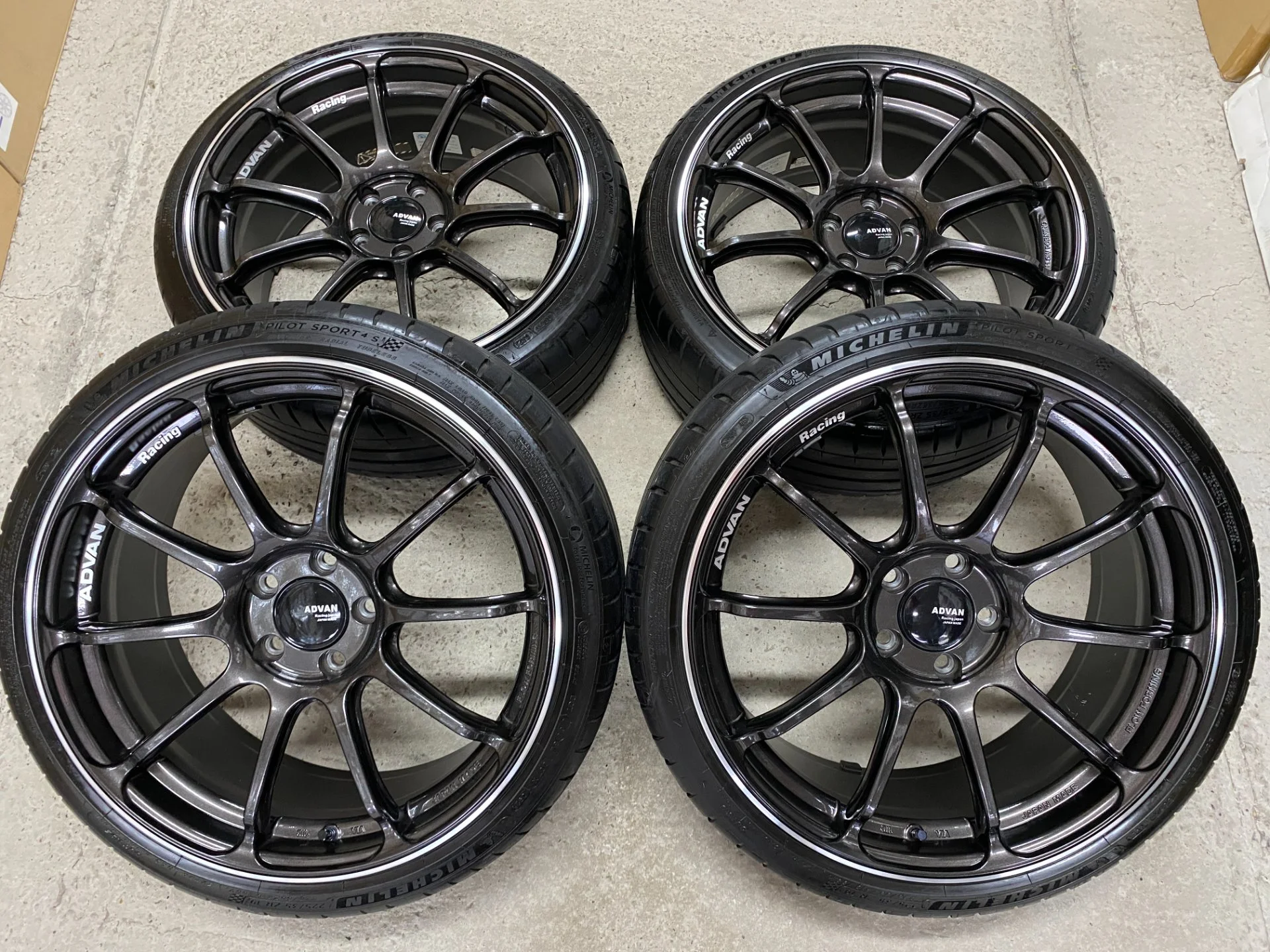 Yokohama Advan Racing RS3 19'' 8.5J ET+45 PCD 5*112 GTR Face