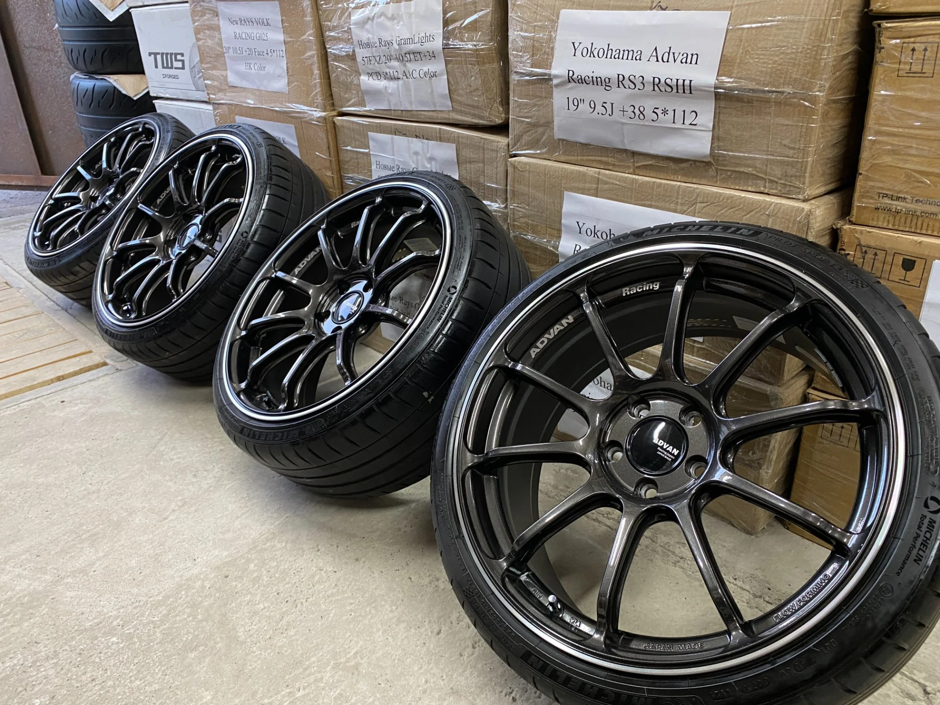Yokohama Advan Racing RS3 19'' 8.5J ET+45 PCD 5*112 GTR Face - миниатюра 2