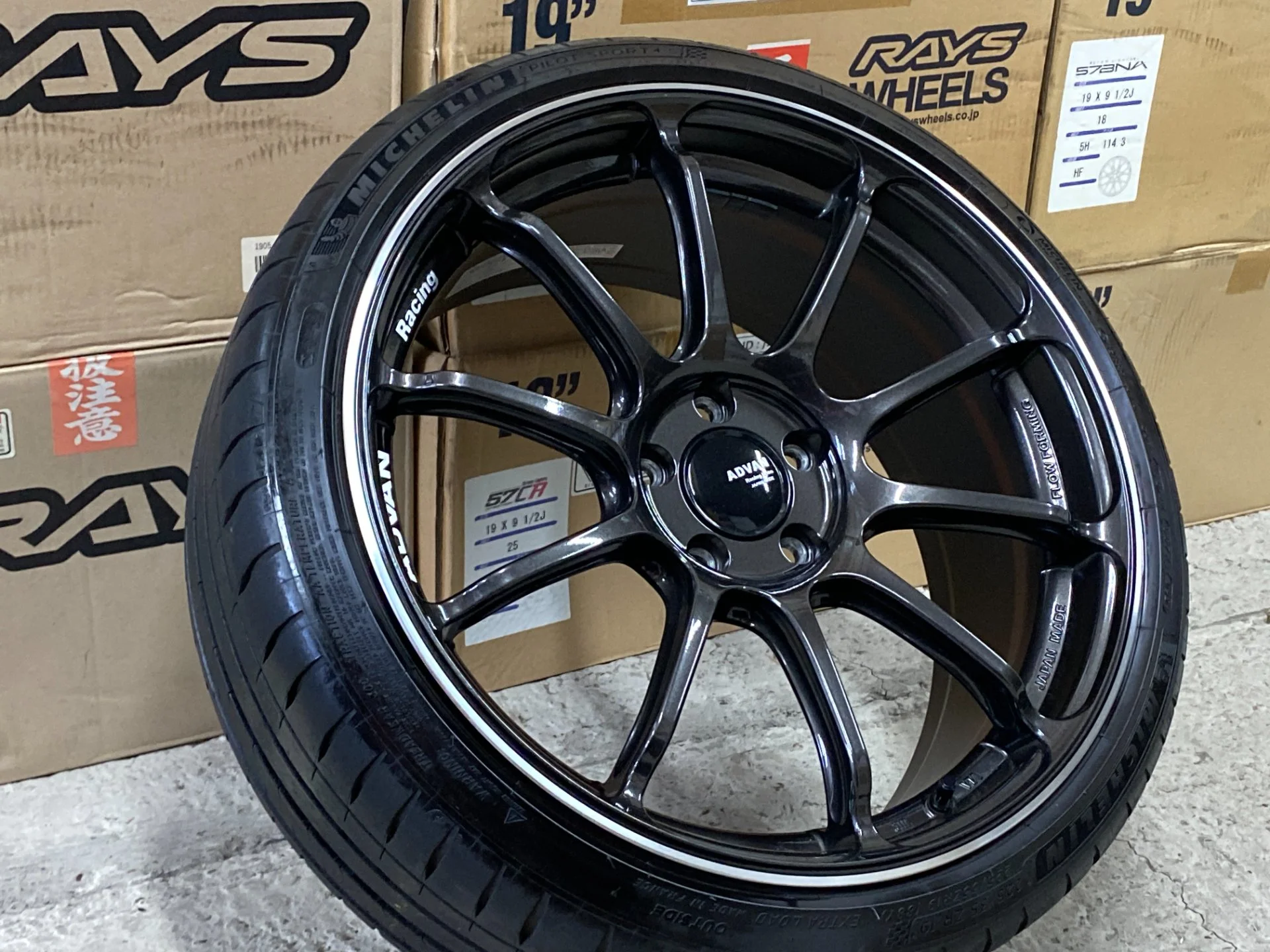 Yokohama Advan Racing RS3 19'' 8.5J ET+45 PCD 5*112 GTR Face - миниатюра 3