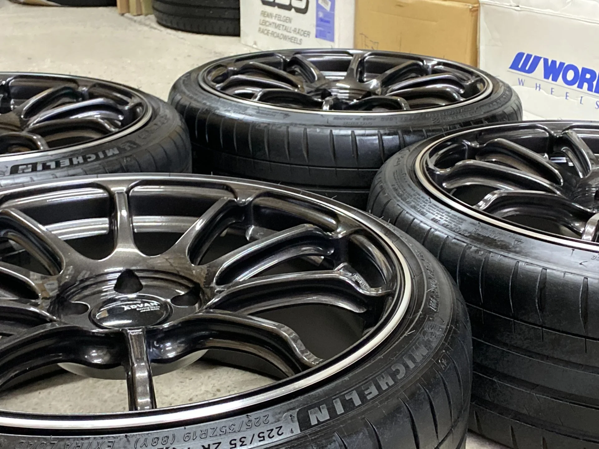 Yokohama Advan Racing RS3 19'' 8.5J ET+45 PCD 5*112 GTR Face - миниатюра 7