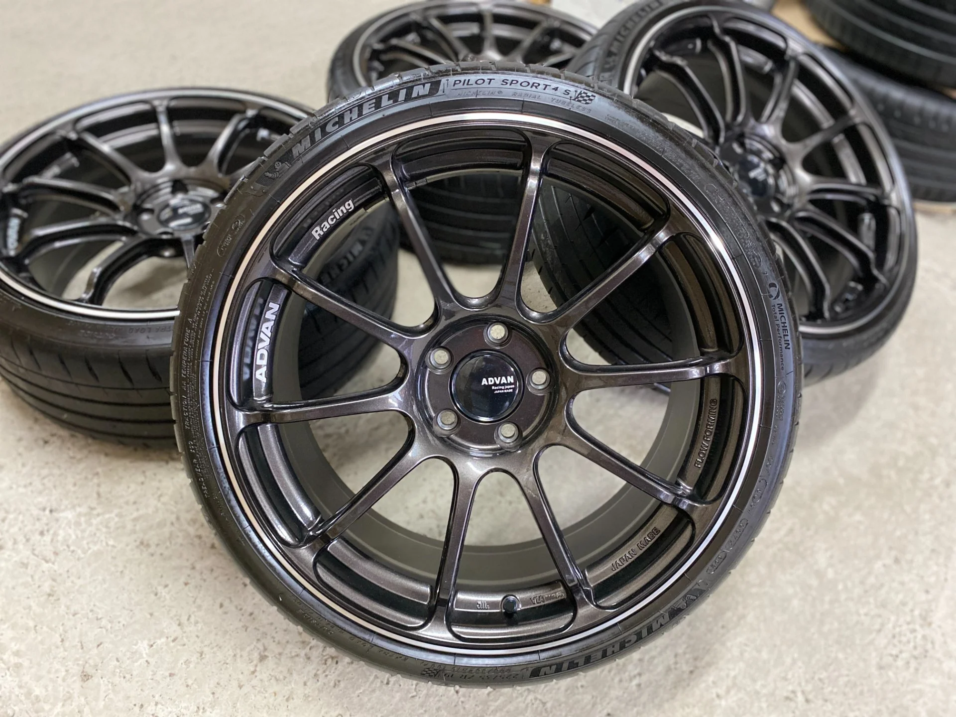 Yokohama Advan Racing RS3 19'' 8.5J ET+45 PCD 5*112 GTR Face - миниатюра 9