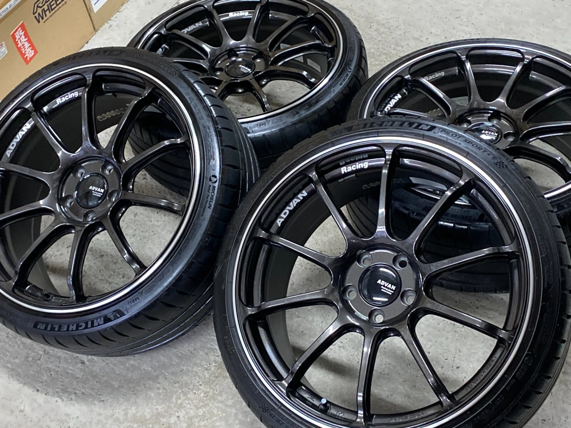 Yokohama Advan Racing RS3 19'' 8.5J ET+45 PCD 5*112 GTR Face - миниатюра 10