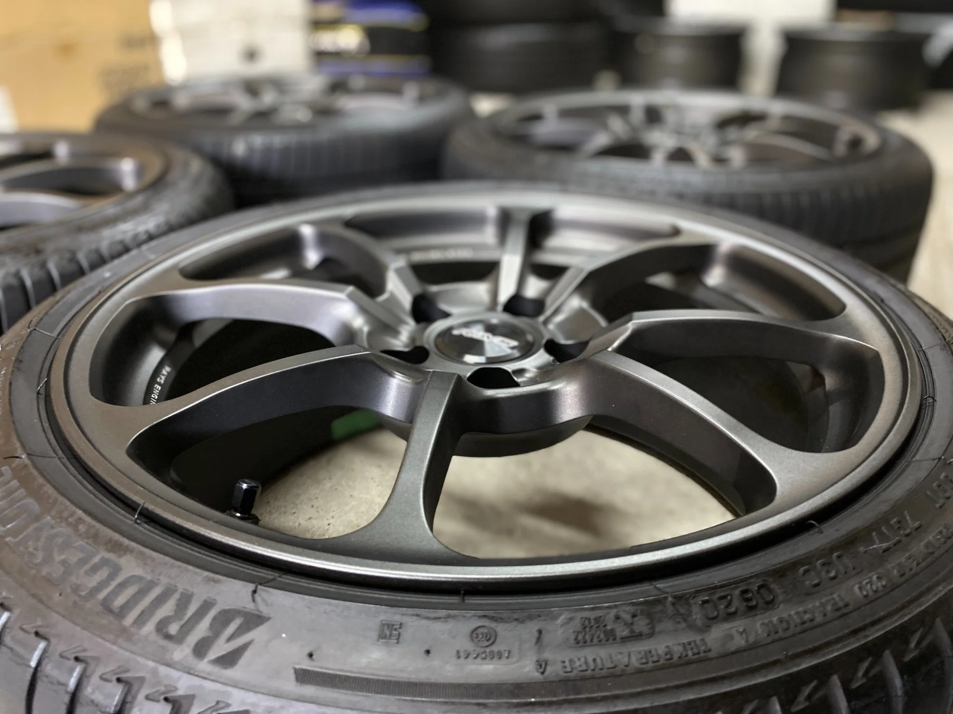 Rays Volk Racing NE24 18'' 8.5J ET+45 5*112 Face 2 - миниатюра 6