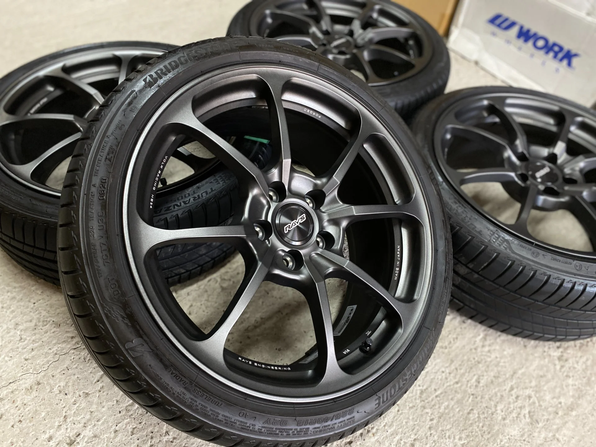 Rays Volk Racing NE24 18'' 8.5J ET+45 5*112 Face 2 - миниатюра 7