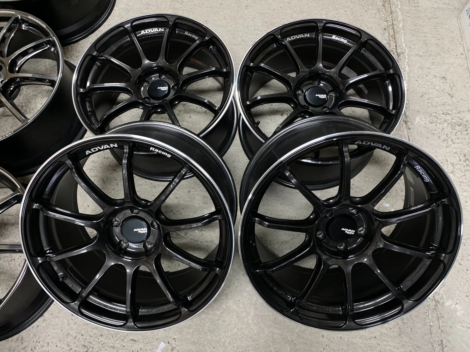 Yokohama Advan Racing RS3 RSIII 19'' 9.5J +38 5*112 GTR Face