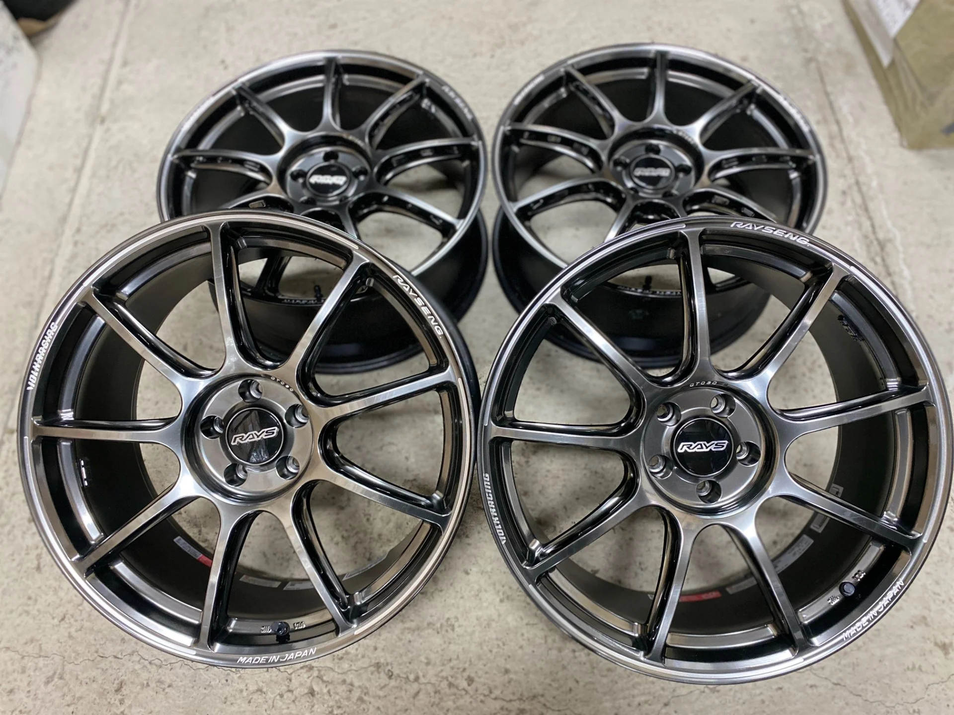 Rays Volk Racing GT090 20'' 8.5J +36/9J +30 5*112 Shining Black Metal