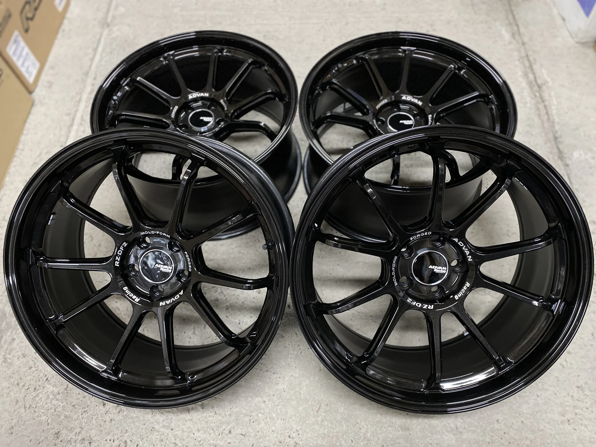Yokohama Advan Racing RZ-DF2 20'' 9.5J +25/10.5J +32 5*112 Forged