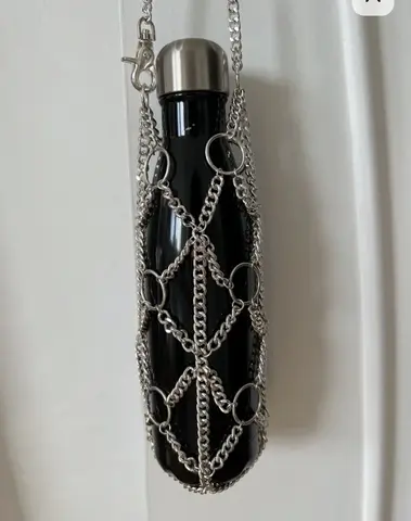 Сумка Asos из цепей с бутылкой для воды