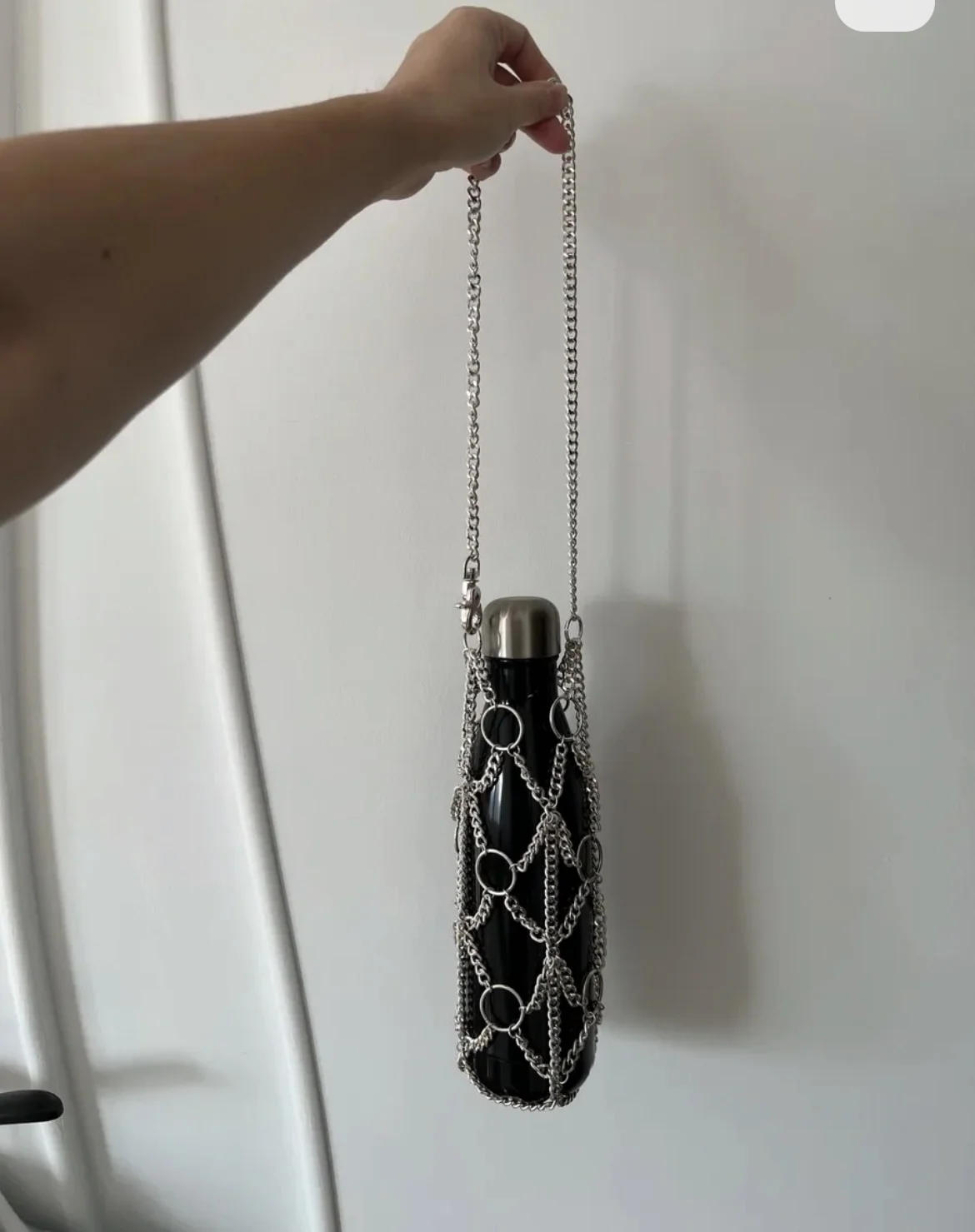 Сумка Asos из цепей с бутылкой для воды - миниатюра 4