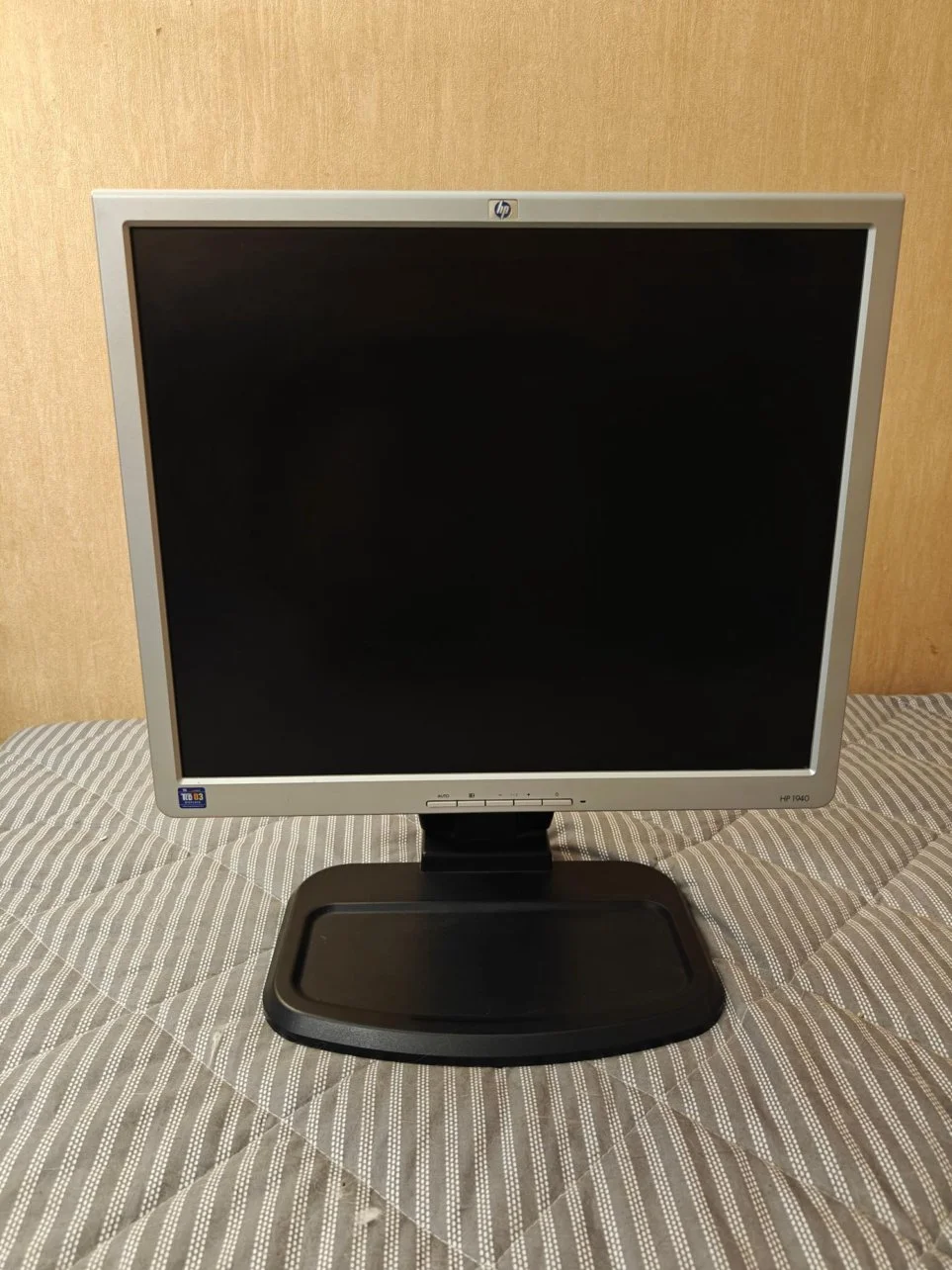 Монитор HP L1940 (HSTND-2B02) - миниатюра 2