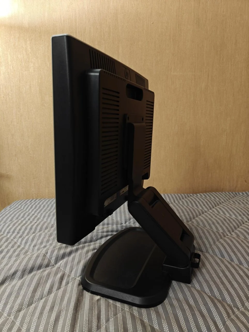 Монитор HP L1940 (HSTND-2B02) - миниатюра 3