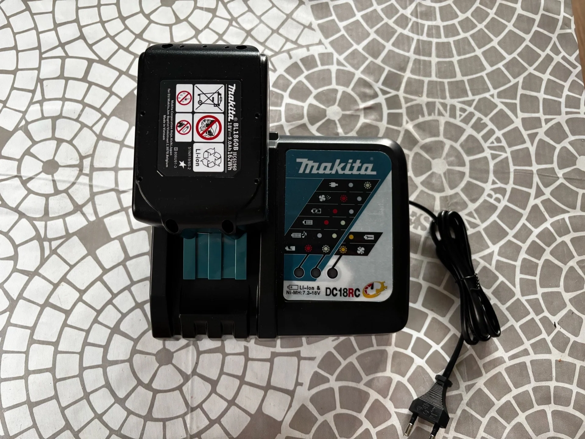 Быстрое зарядное устройство Makita DC18RC 18B LXT - миниатюра 3