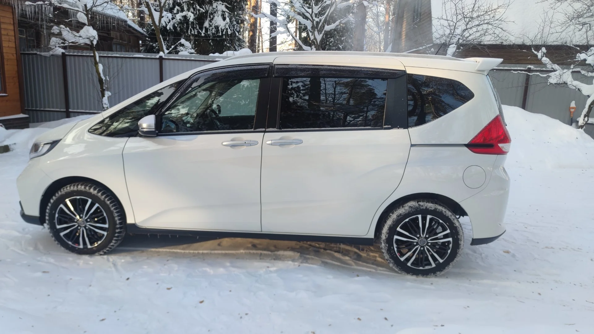 Honda Freed + 4WD 2020 - миниатюра 3