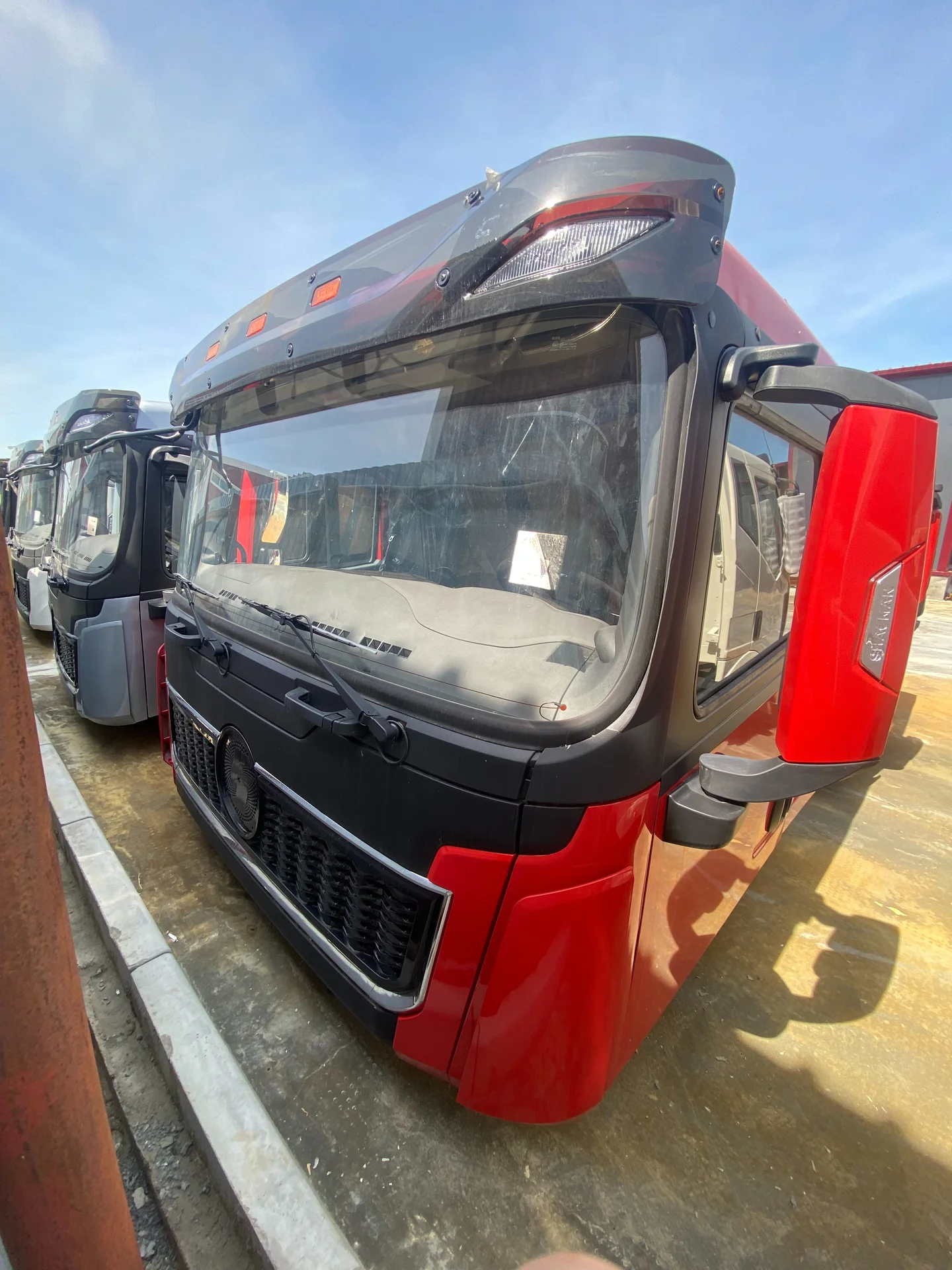 Кабина Красная X5000 (X3000 рестайлинг) - миниатюра 2