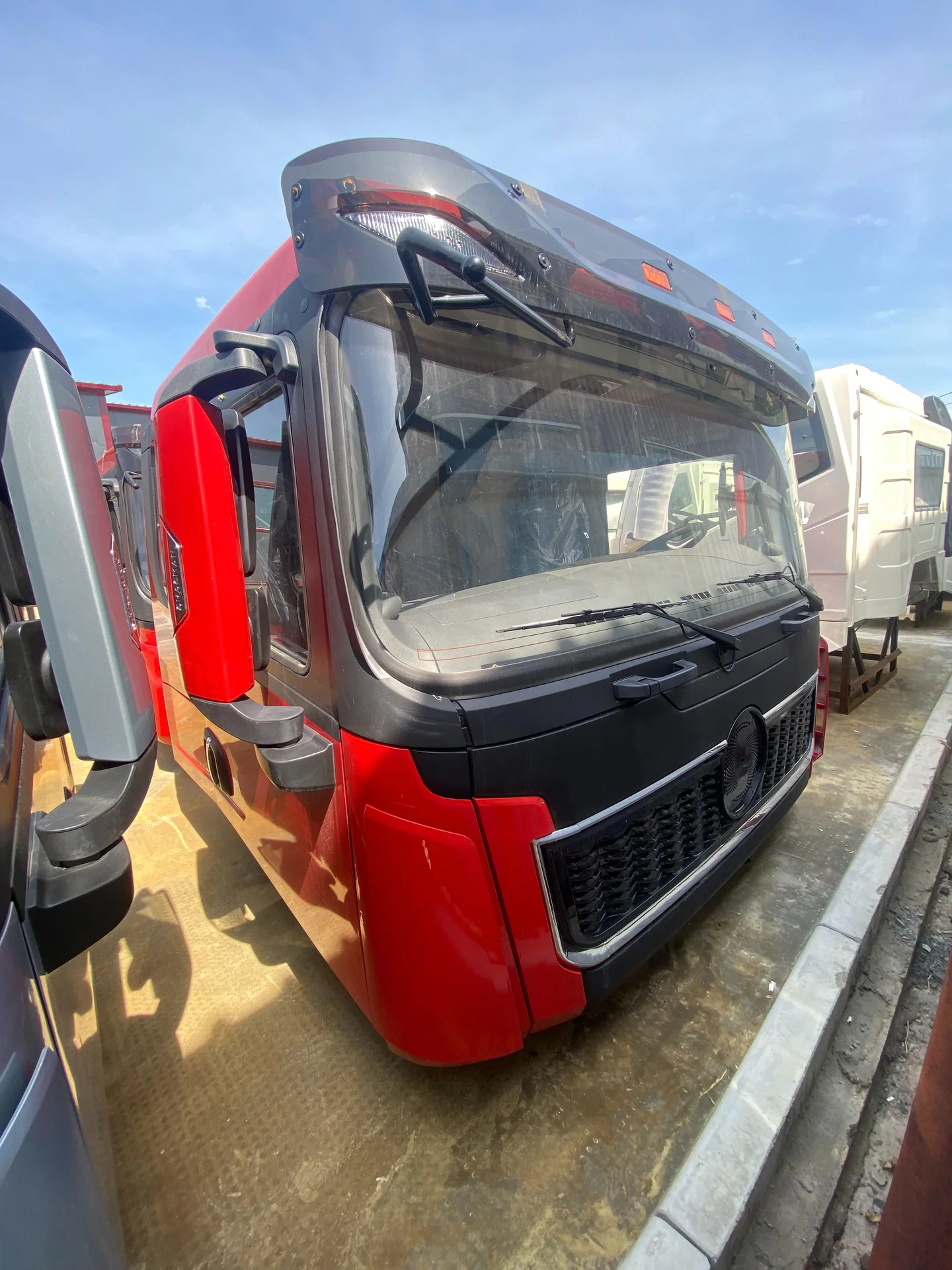Кабина Красная X5000 (X3000 рестайлинг) - миниатюра 4